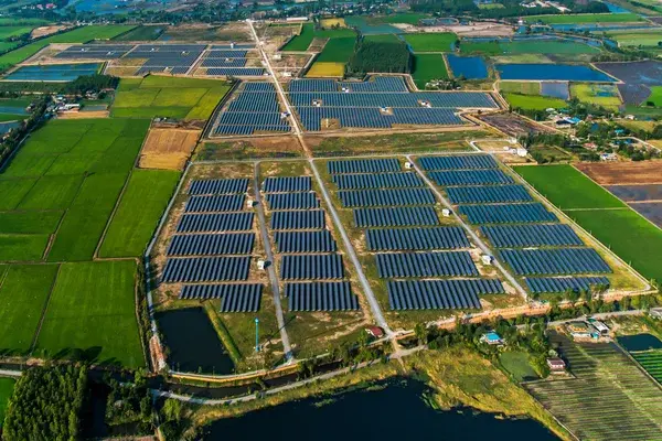 Limpieza de granjas solares a gran escala​
